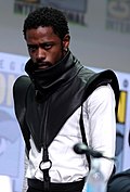 https://upload.wikimedia.org/wikipedia/commons/thumb/e/e0/Keith_Stanfield_by_Gage_Skidmore.jpg/120px-Keith_Stanfield_by_Gage_Skidmore.jpg